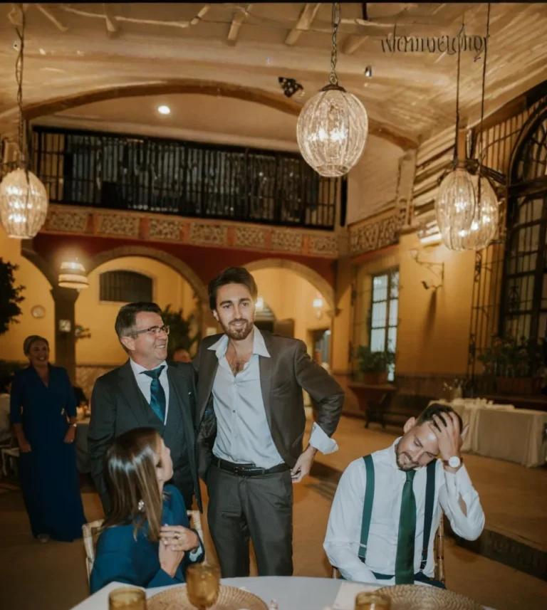 Close-up Magician Hire in Mallorca | Luxury Wedding Magic Guide