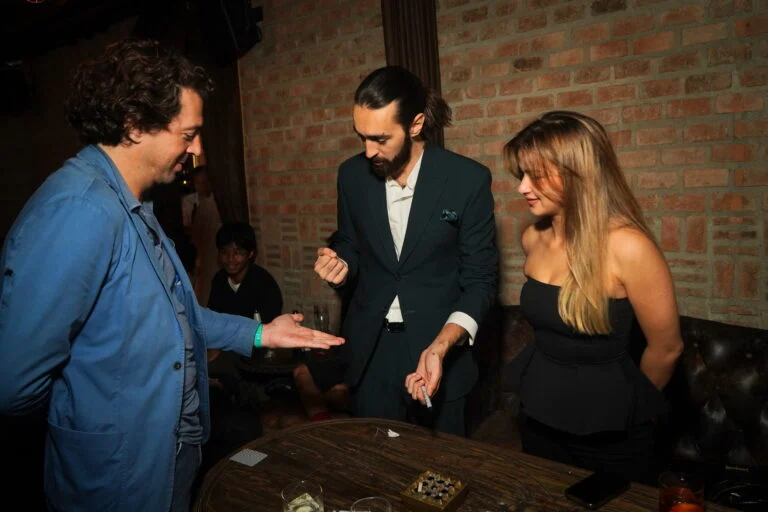 Bangkok Magician | Close Up Magic Thailand & Mentalism