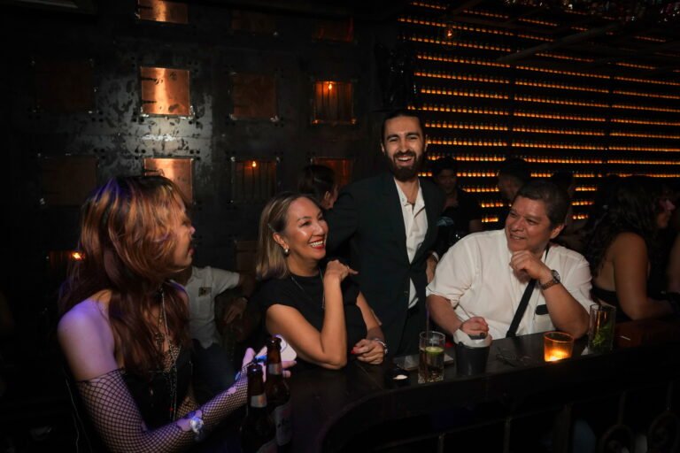 Destination Weddings Magician for 2026 | Thomas de Bernède – Intimate Magic Worldwide