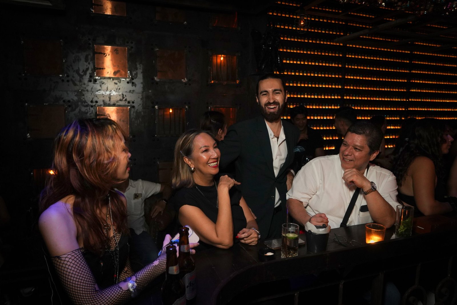 Destination Weddings Magician for 2026 | Thomas de Bernède – Intimate Magic Worldwide